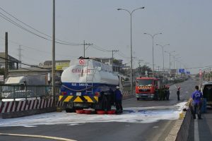 Vận chuyển xăng dầu có nguy cơ cháy nổ cao