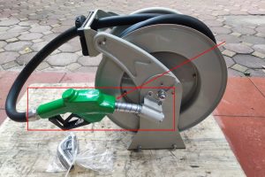 Cận cảnh cò bơm bộ cuốn ống rulo xăng dầu 10m