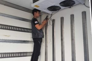 Lắp đặt máy đông lạnh xe tải thùng thermal master T2500