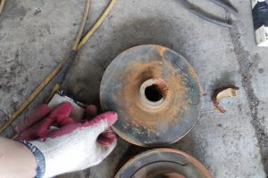 Thay thế cánh gạt bơm nước xe tải phun nước rửa đường